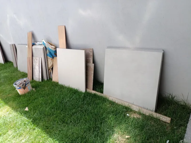 Vendo algumas peça de piso porcelanato 
