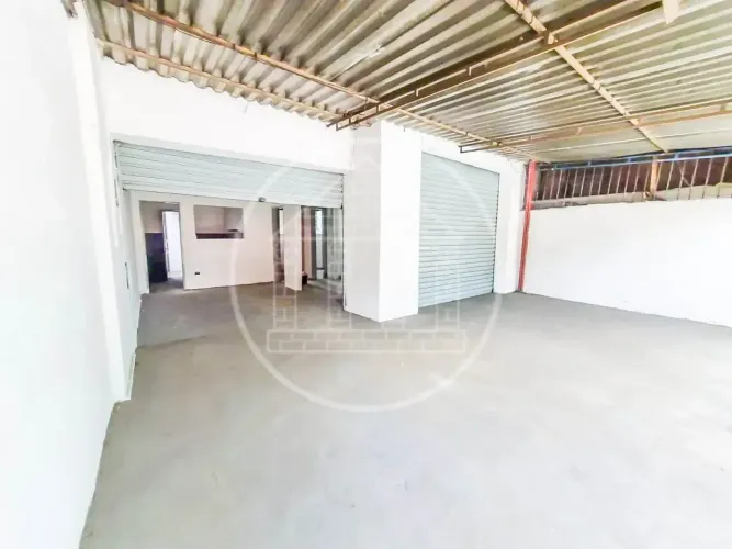 Salão comercial com 100m² para locação na Avenida Atlântica