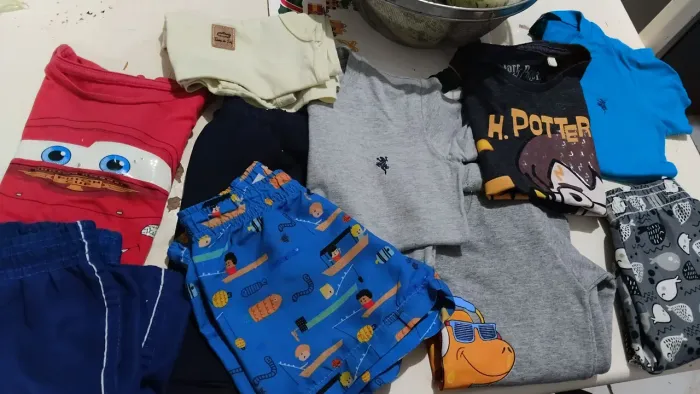 Lote de roupas para criança de 2/3anos