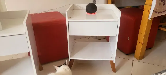 2 Mesa de cabeceira pés palito