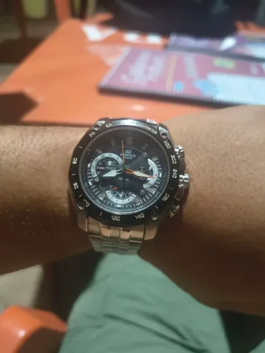 Relógio Casio edifício res bull