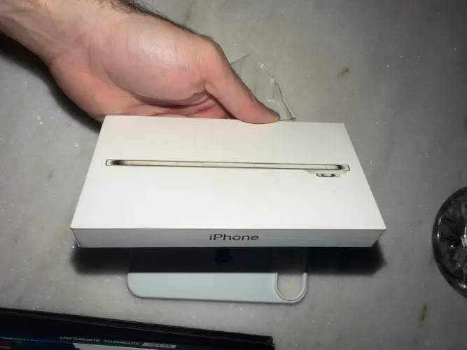 Vendo iphone 17 air branco- comprado em marco - 100% bat