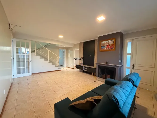CASA COM PISCINA NO BAIRRO SANTO ANTÃO