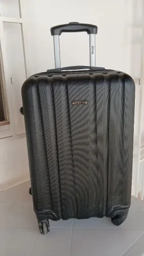 Vendo Mala, apenas 5 meses de uso e e bem conservada!