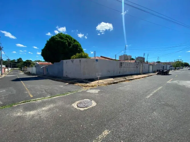 Aluga-se Casa Comercial Bairro de Fátima