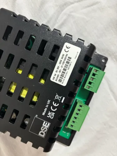 Carregador de Baterias Deep Sea Electronics (DSE) modelo BC2405. 24vcc