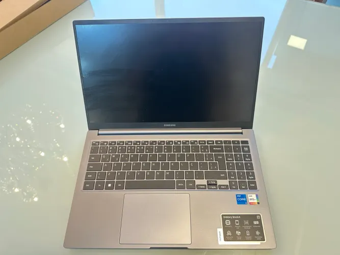 Notebook Samsung Galaxy Book4 i5 8GB 256GB SSD Tela 15.6? FHD - Completo na Caixa