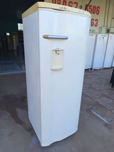 Geladeira Electrolux 300 