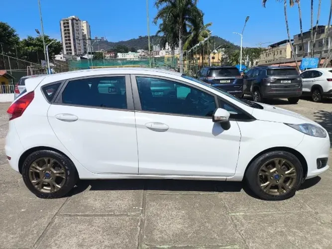 Ford Fiesta 1.6 16V Flex Aut. 5P 2015