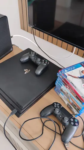 Play 4 PRO 1 tera com jogos e 2 controles