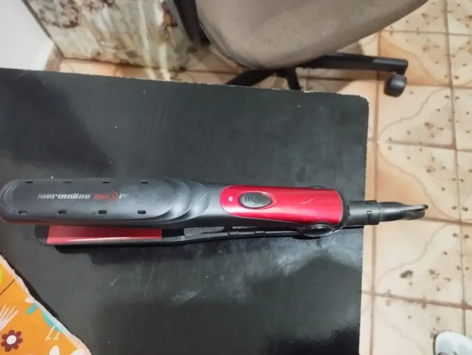 Estou vendendo essa plancha de cabelo condições boa funcionando tudo blz Deus abençoe