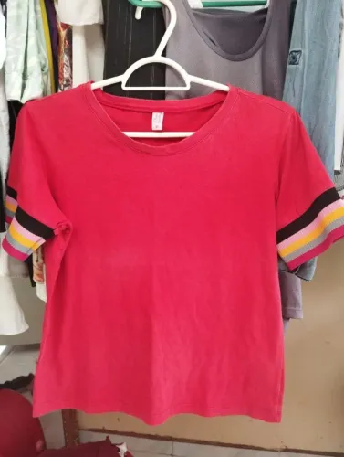 Roupas para bazar. Vendo a unidade entre R$ 1,00 e 5,00. Venha escolher as suas peças!!