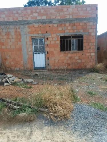 Vendo casa em Caetanópolis/MG
