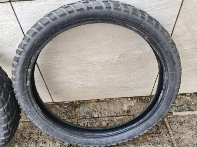 Pneu dianteiro xre 300 usado