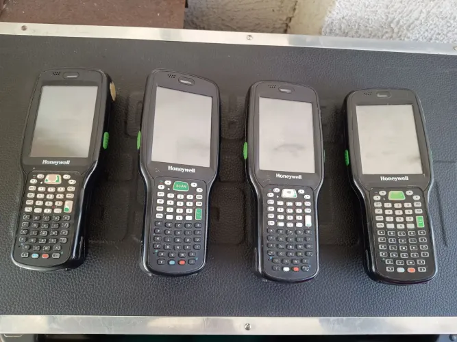 Vendo 4 Coletores honeywell dolphin 6500 windows embedded handheld 6.5 Leia.