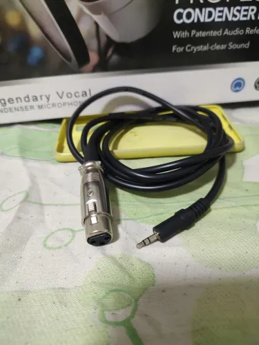 Microfone com braço articulado, em ótimo estado