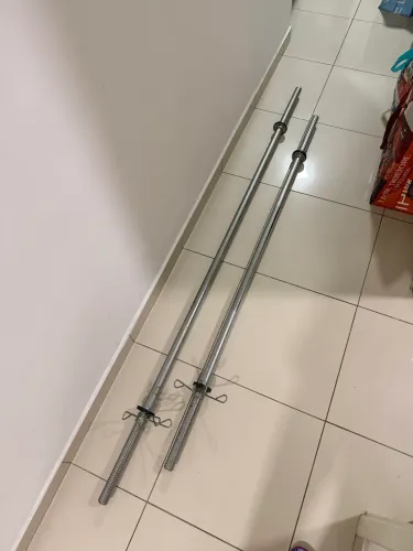 Banco de supino com suporte para barra, 2 barras e um espaldar e um aparelho abdominal