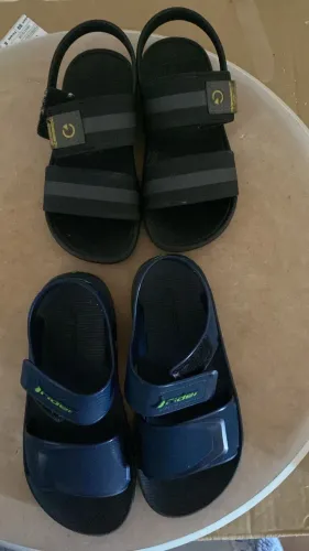 Sandálias infantis masculinas semi novas