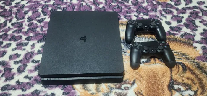 PS4 SEMI-NOVO COM 1 TERABYTE