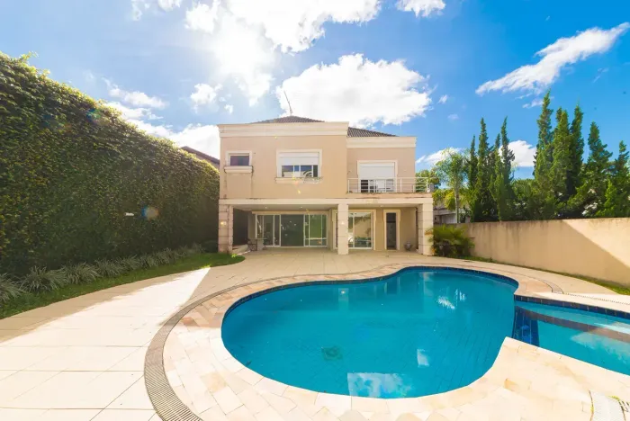 EXCELENTE CASA COM PISCINA EM CONDOMINIO NO CAMPO COMPRIDO