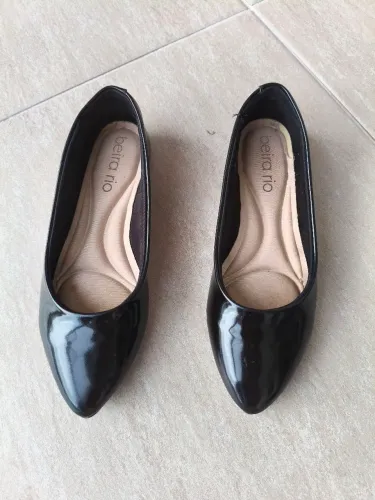 Sapatilha preta verniz Beira Rio, tam 35.