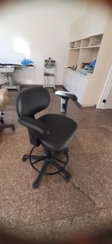 Cadeira Mocho com Braços giratória