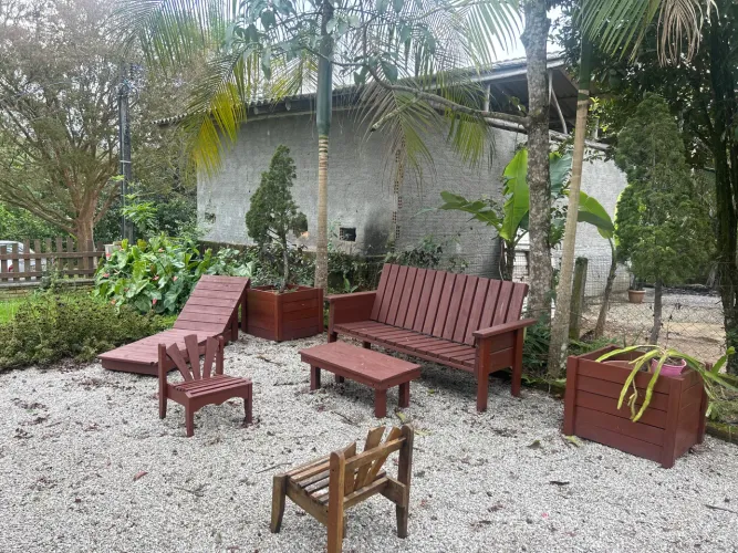 KIT COMPLETO DE MÓVEIS DE JARDIM EM MADEIRA - R$ 2500