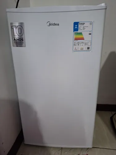 Vendo Frigobar 93 litros semi- novo