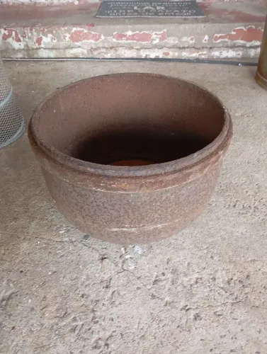 Tambor de ferro usado para churrasqueira
