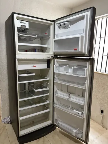 Vende se geladeira usada e com um defeito