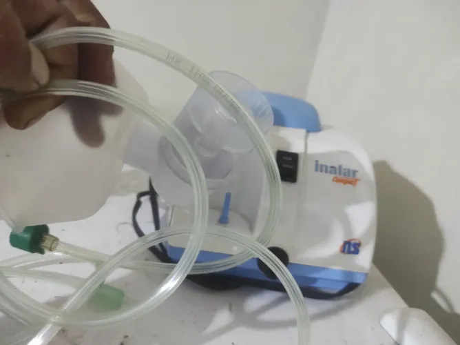 Vendo nebulizador inalador semi novo minha filha usou 1 mês bivolt 230$ aceito proposta 