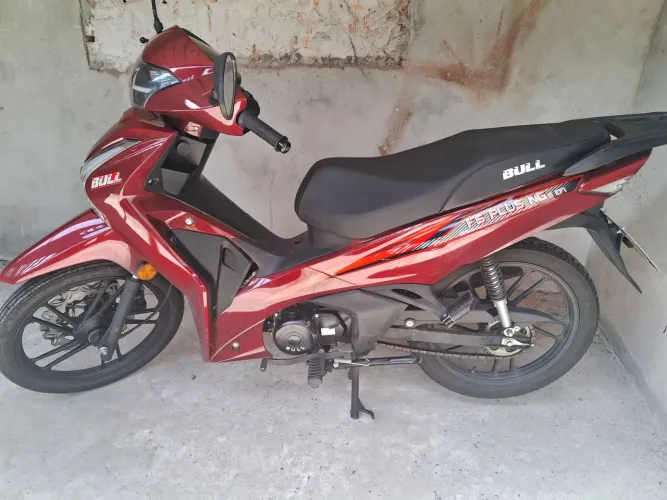 Moto sinquentinha 