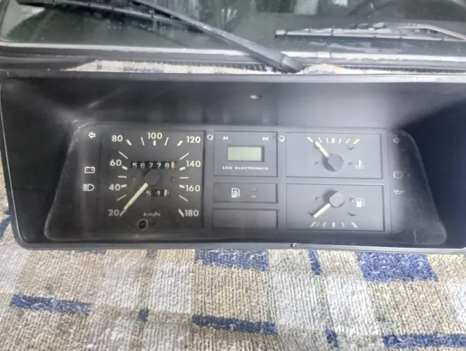 Vende-se painel de instrumentos do Chevette 92 com relógio digital