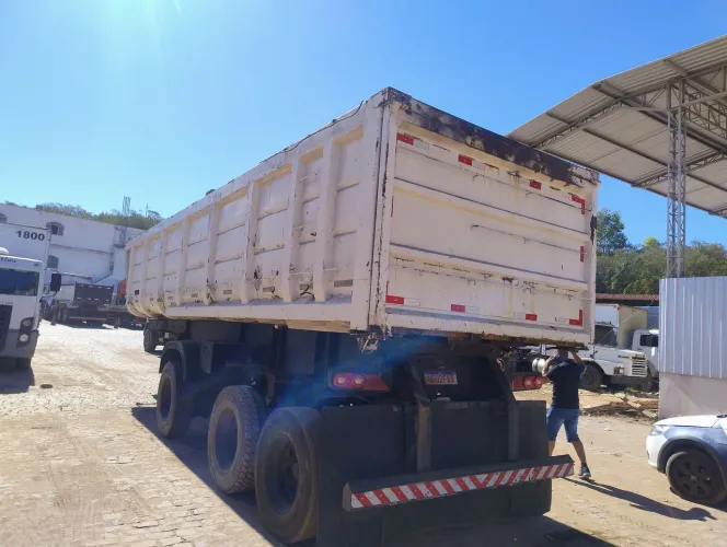 Vendo conjunto ou separado Cavalo 2008 carreta PASTER canguru 2012