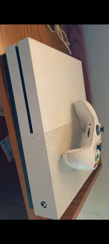 Xbox one S 1tb semi novo barato..