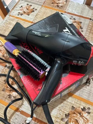 Secador e prancha marca taiff profissional 