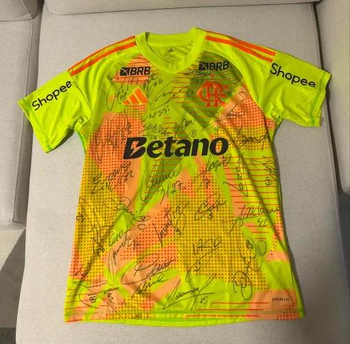 Camisa Flamengo Rossi autografada pelo elenco 2025