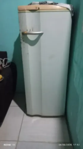 Geladeira barata pra vender logo 