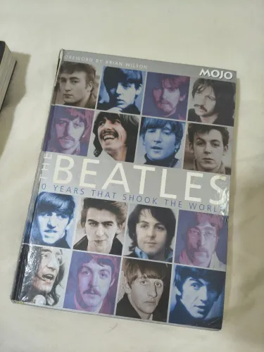 Livro Beatles em inglês Mojo 10 years that shook the world