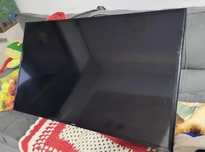 "TV Samsung 50' Tela inteira e sem trinca (Sem imagem / Com Som) para retirada de peças