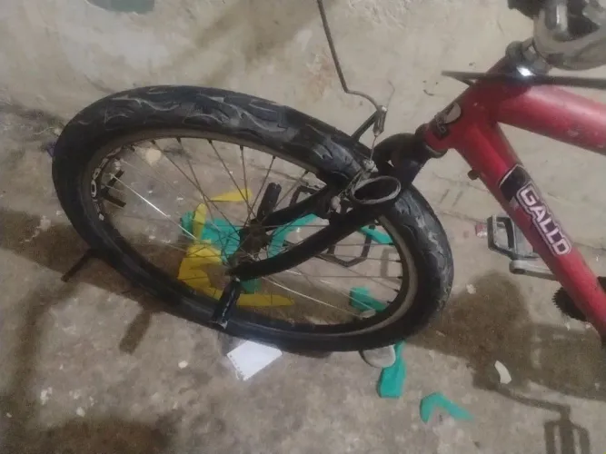 Vende-se uma bicicleta