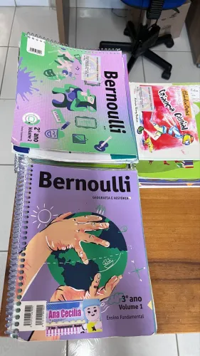Livros usados linha bernoulli 2 e 3 ano entre outros
