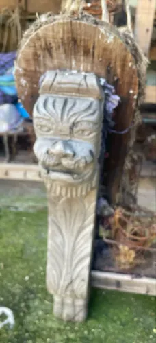 Sofá antigo para restauro.