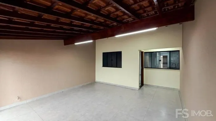 Casa à venda no Jardim Maria Celina, Londrina - 2 quartos com área gourmet e garagem cober