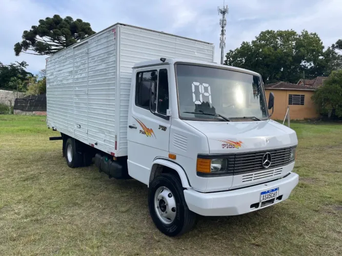 Mercedes Benz Mb 710 Plus Ano 2009 Com Bau