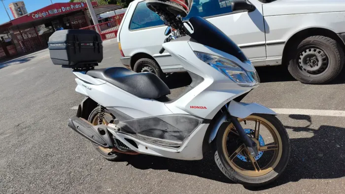 Vendo linda PCX, segundo dono, IPVA 2026 pago.