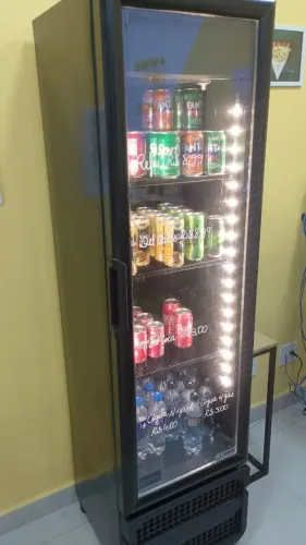Expositor de bebidas Imbera, 275 Litros, 220 V.