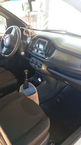 Fiat Uno Sporting 1.4 EVO Fire Flex 8V 4P 2016
