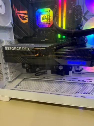 Vendo placa de vídeo GIGABYTE GEFORCE RTX 4070 SUPER