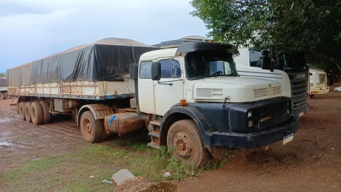 Caminhão a venda
